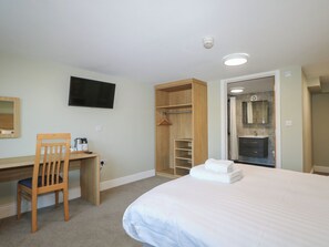 1 bedroom, individually decorated, individually furnished, free WiFi