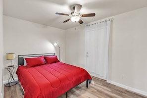 2 habitaciones, tabla de planchar con plancha, wifi y ropa de cama