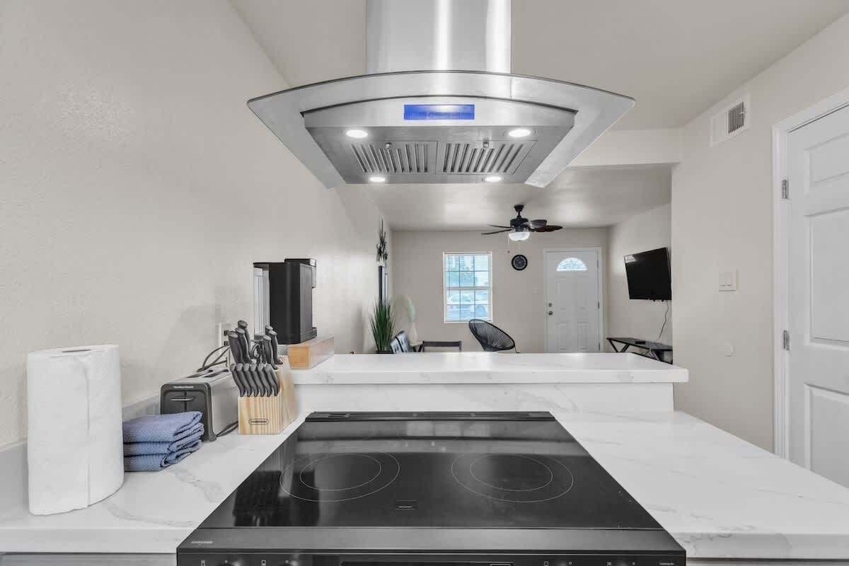 Køleskab, mikrobølgeovn, ovn, kogeplade