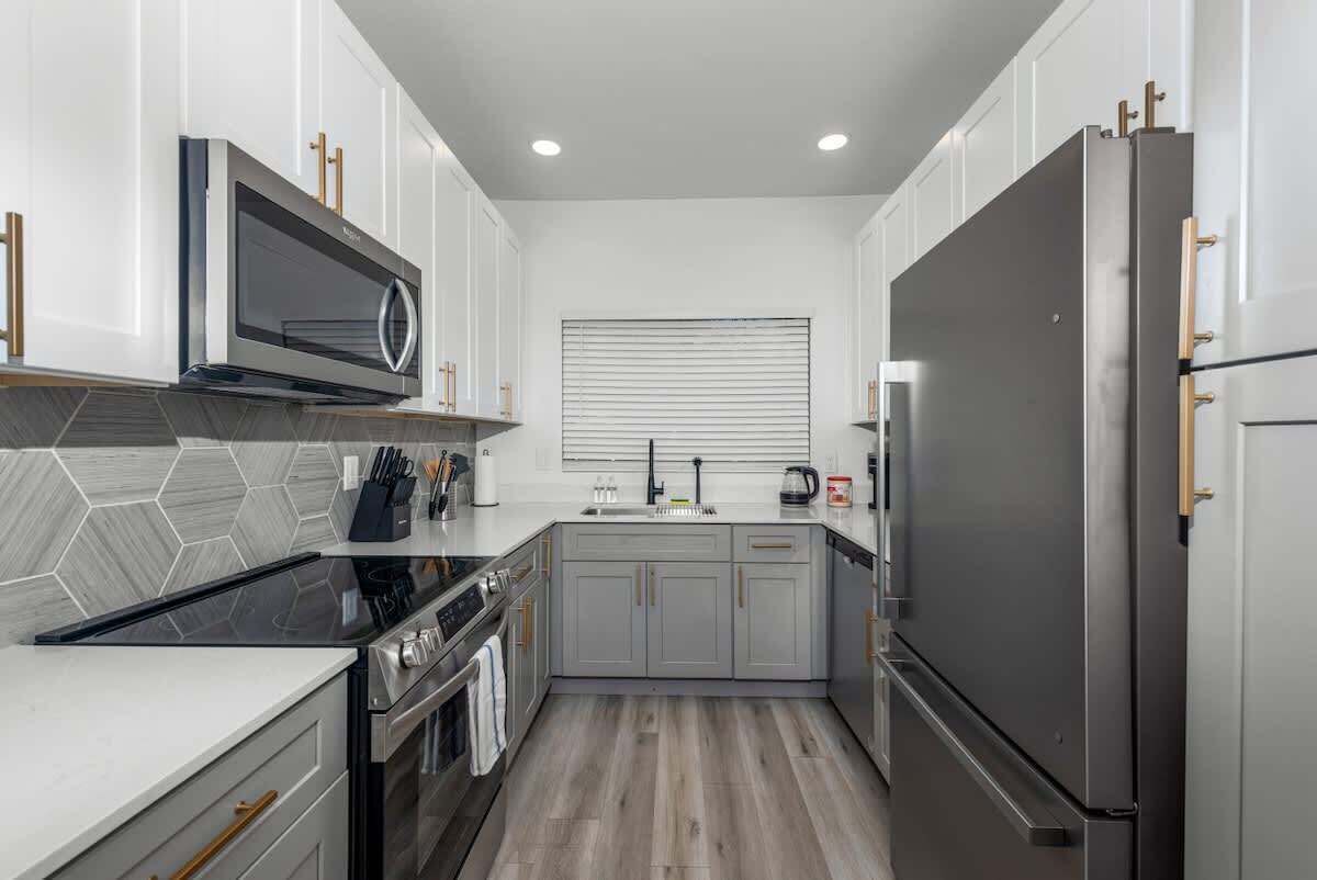 Refrigerador, microondas, horno, placa de cocina