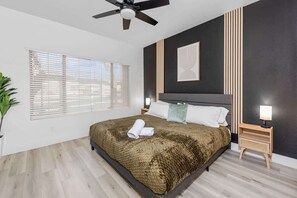 Bügeleisen/Bügelbrett, Reisekinderbett, kostenloses WLAN, Bettwäsche