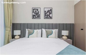 1 bedroom, iron/ironing board, WiFi, bed sheets - Modern Luxury 1BR Apt with Canal Panorama (Dubai)