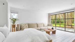 5 habitaciones, tabla de planchar con plancha, cuna de viaje y wifi 