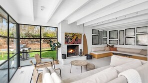 智能電視、壁爐