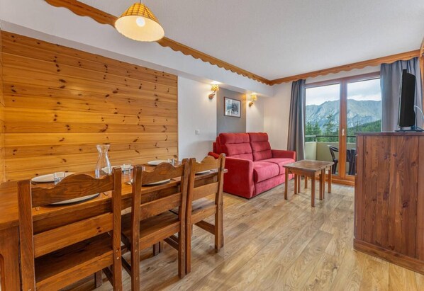 Interior - 40m from ski slopes, swimming pool, sauna, tv, ski locker, 38m², Les Orres (Les Orres)