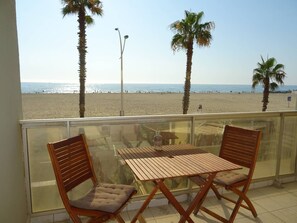 Outdoor dining - Air-Conditioned Apartment with WIFI and Pets Allowed - Sea View (Canet-en-Roussillon)