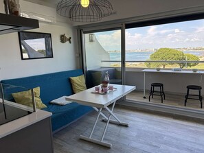 Interior - Air-conditioned apartment with parking near the beach (Port Camargue)