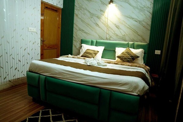 8 chambres, fer et planche à repasser, Wi-Fi, literie fournie