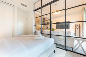 1 chambre, coffres-forts dans les chambres, fer et planche à repasser