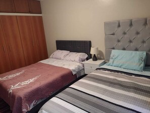 3 bedrooms, iron/ironing board, WiFi, bed sheets
