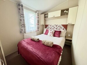 3 slaapkamers, een strijkplank/strijkijzer, wifi, beddengoed