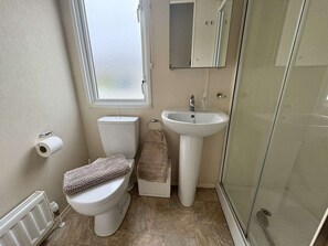 Douche, serviettes fournies