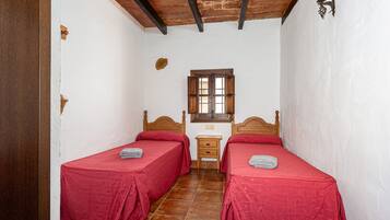 3 bedrooms, bed sheets