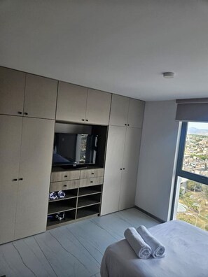 1 chambre, bureau, fer et planche à repasser, Wi-Fi