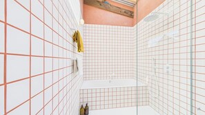 Shower, hair dryer, towels, shampoo
