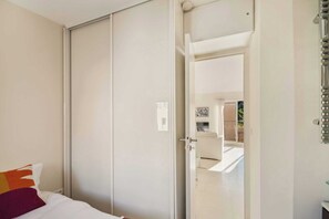 1 chambre, lit parapluie, Wi-Fi gratuit, draps fournis