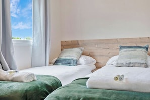 3 bedrooms, travel crib, free WiFi, bed sheets