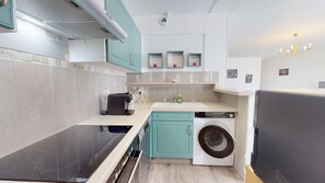 Kühlschrank, Mikrowelle, Ofen, Geschirrspüler