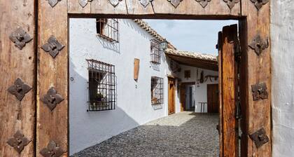 Cottage 'Majolero 2' with Shared Pool, Wi-Fi and Air Conditioning