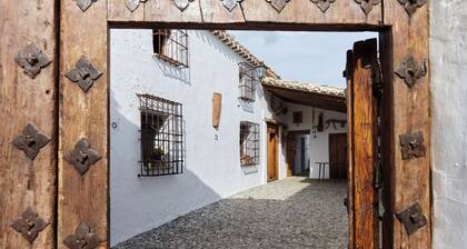 Cottage 'Majolero 2' with Shared Pool, Wi-Fi and Air Conditioning