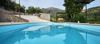 Cottage 'Majolero 2' con piscina condivisa, Wi-Fi e aria condizionata