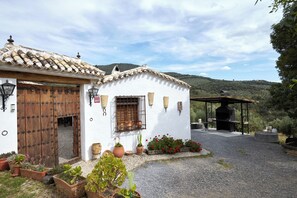 Terrace/patio - Cottage 'Majolero 2' with Shared Pool, Wi-Fi and Air Conditioning (Castillo de Locubín)