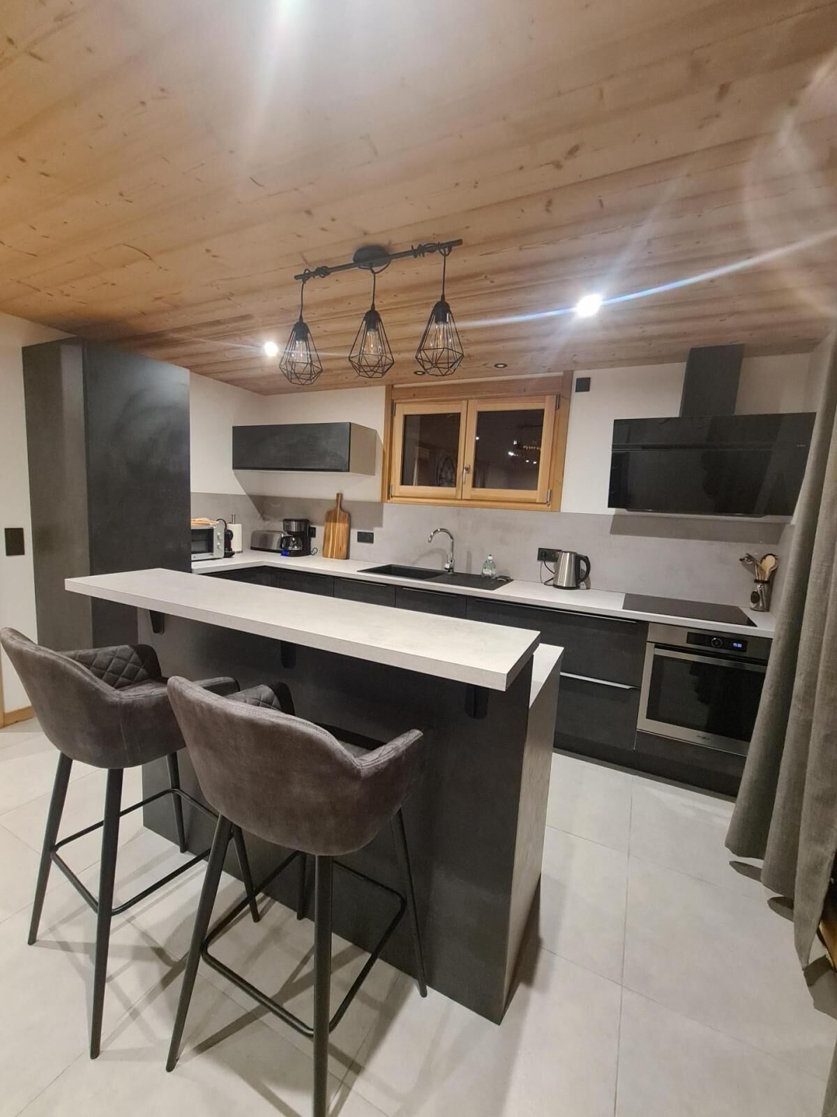 雪櫃、微波爐、焗爐、洗碗機