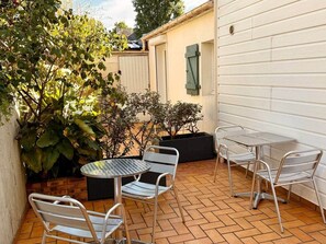 تناول الطعام بالخارج