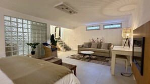 Televisión y chimenea 