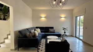 Televisión y chimenea 