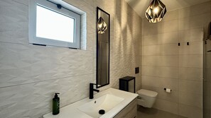 Shower, towels - Cruzeiro by Check-in Portugal (Quarteira)