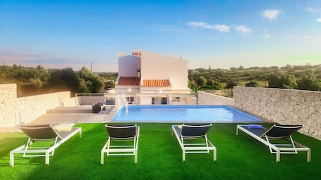Pool. Cruzeiro by Check-in Portugal