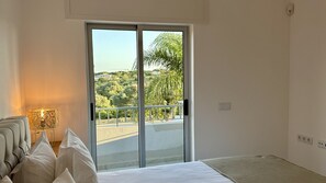 5 habitaciones, tabla de planchar con plancha y wifi gratis 