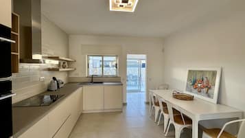 Frigorifero, microonde, forno, lavastoviglie