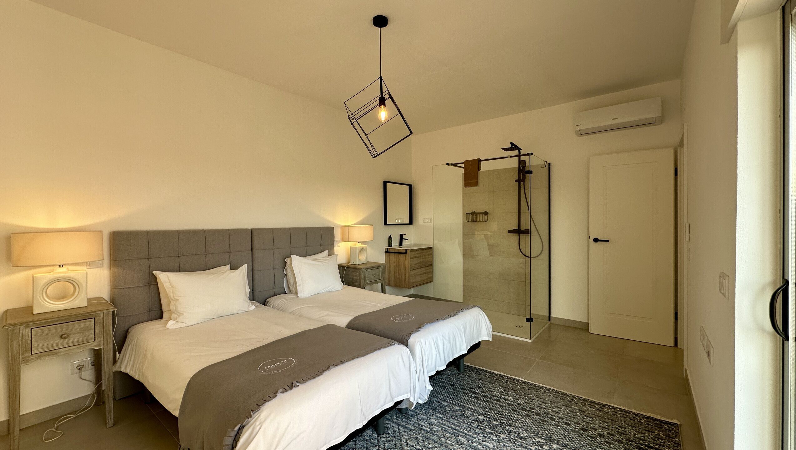 5 bedrooms, iron/ironing board, free WiFi, bed sheets