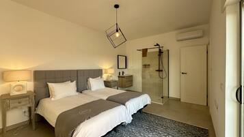 5 bedrooms, iron/ironing board, free WiFi, bed sheets