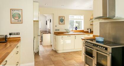 4 Bedroom Home in Charming Village outside Oxford