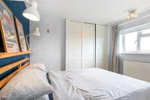 4 bedrooms, desk, iron/ironing board, free WiFi