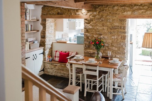 Sweetheart Cottage - Cosy 2 Bedroom in The Cotswolds