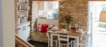Sweetheart Cottage - Cosy 2 Bedroom in The Cotswolds