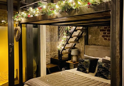 The Bruce @ RWY Entire Apartment - sleeps 11 guests  in 3 bedrooms