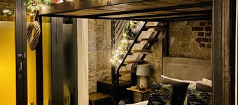 The Bruce @ RWY Entire Apartment - sleeps 11 guests  in 3 bedrooms