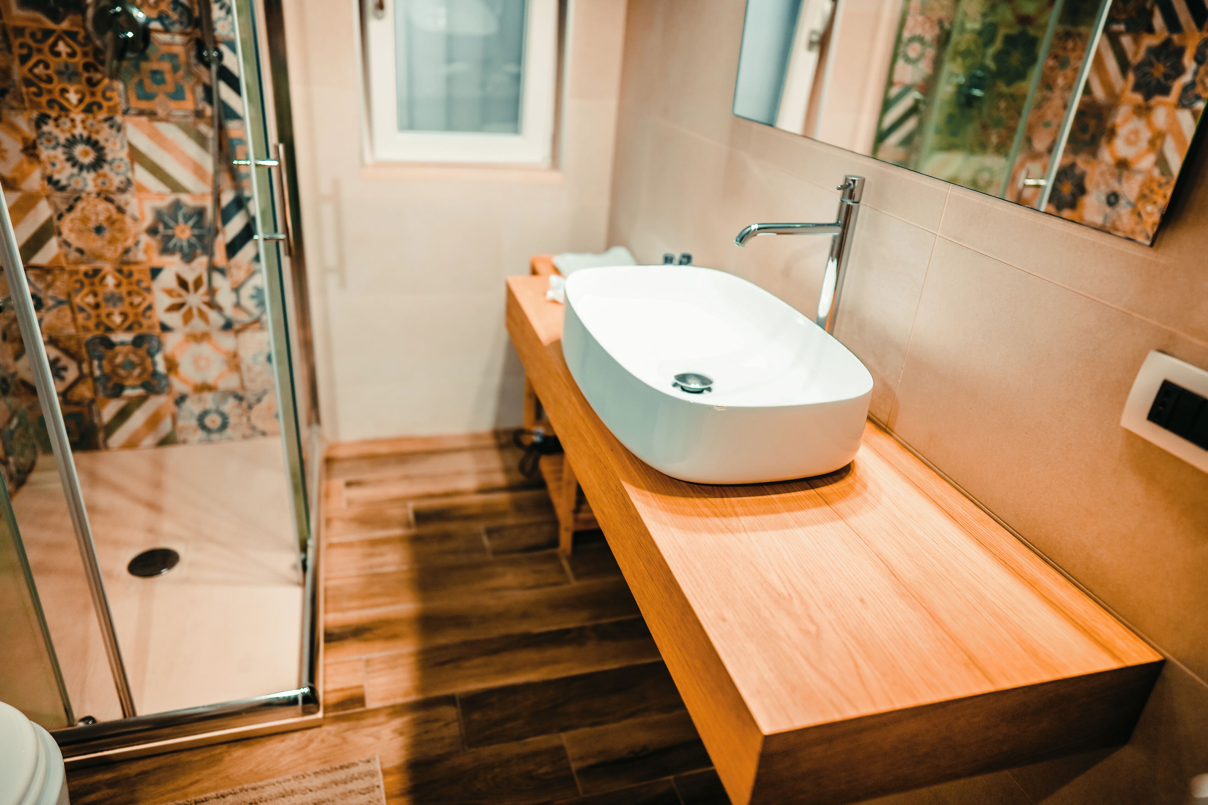 Apartamento, vista para o pátio | Cofres nos quartos, Wi-Fi de cortesia