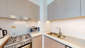 Refrigerador, microondas, horno, placa de cocina