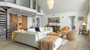 Smart TV, fireplace, video games, table tennis