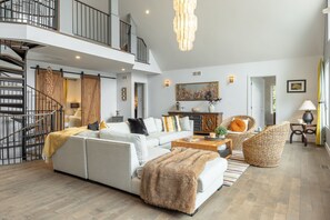 Smart TV, fireplace, video games, table tennis