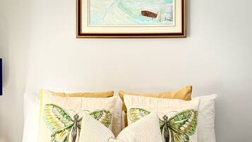 Iron/ironing board, free WiFi, bed sheets