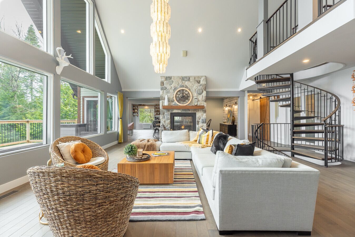 TV connectée, cheminée, jeux vidéo, table de tennis de table