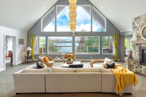 Smart TV, fireplace, video games, table tennis