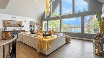 Smart TV, fireplace, video games, table tennis